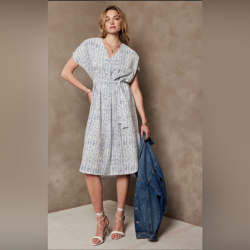 Banana Republic Kaftan Midi shirtdress in Snow Day